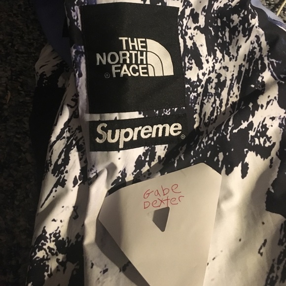Supreme tnf parka FW 17 size medium - Picture 4 of 7